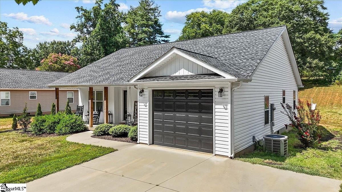 204 N Randolph Ave Landrum, SC 29356 - Thumbnail 3