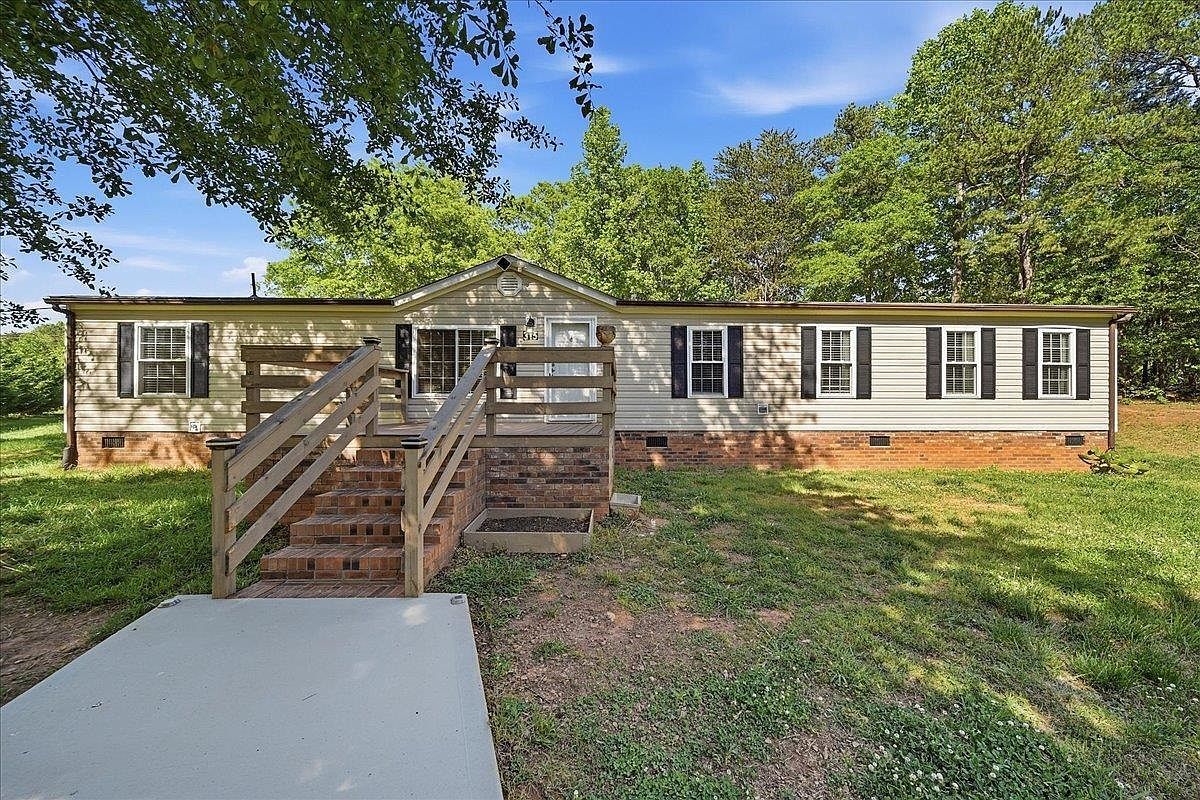 315 Highwood Dr Campobello, SC 29322 - Thumbnail 3