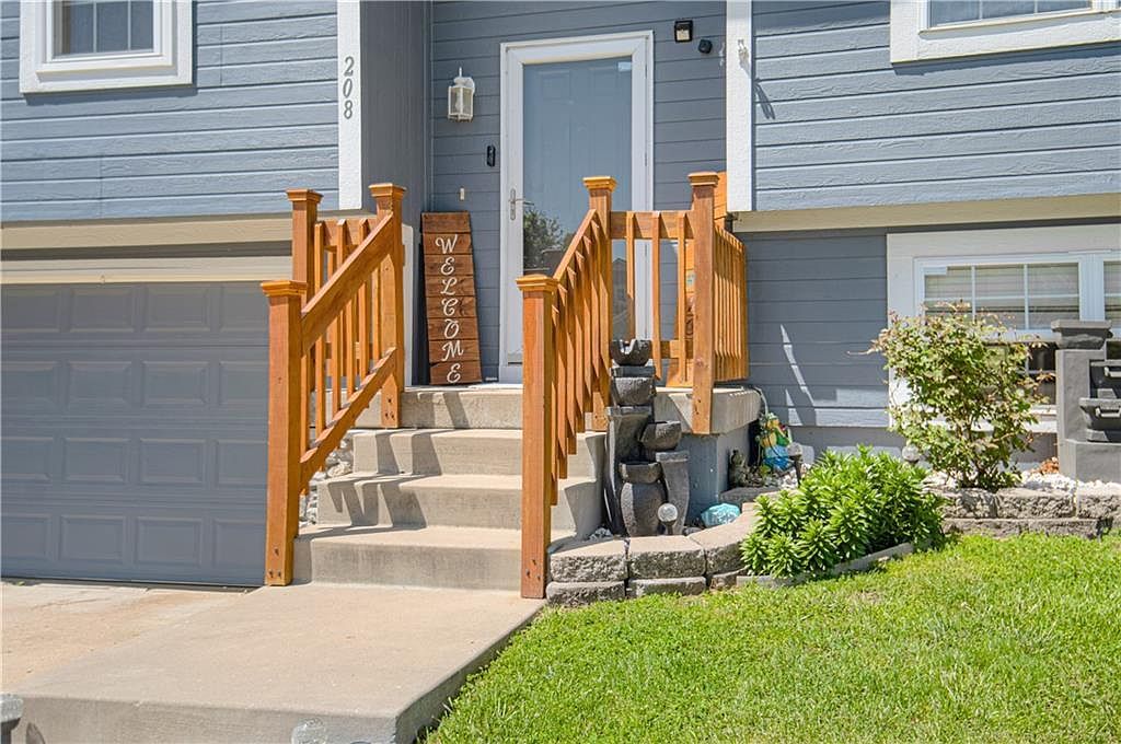 208 Hampton Dr Smithville, MO 64089 - Thumbnail 3