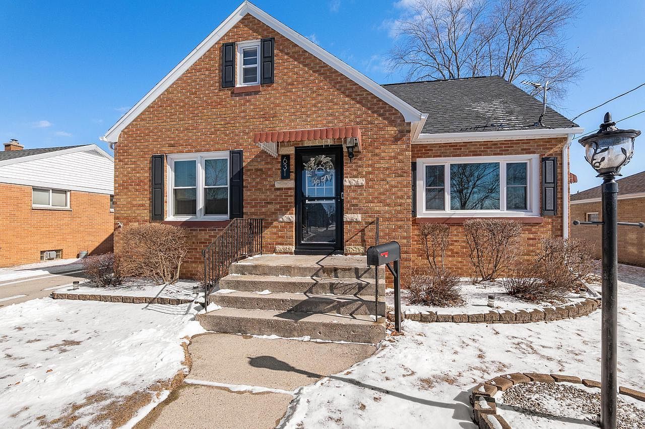 631 S 32nd St Manitowoc, WI 54220 - Thumbnail 3