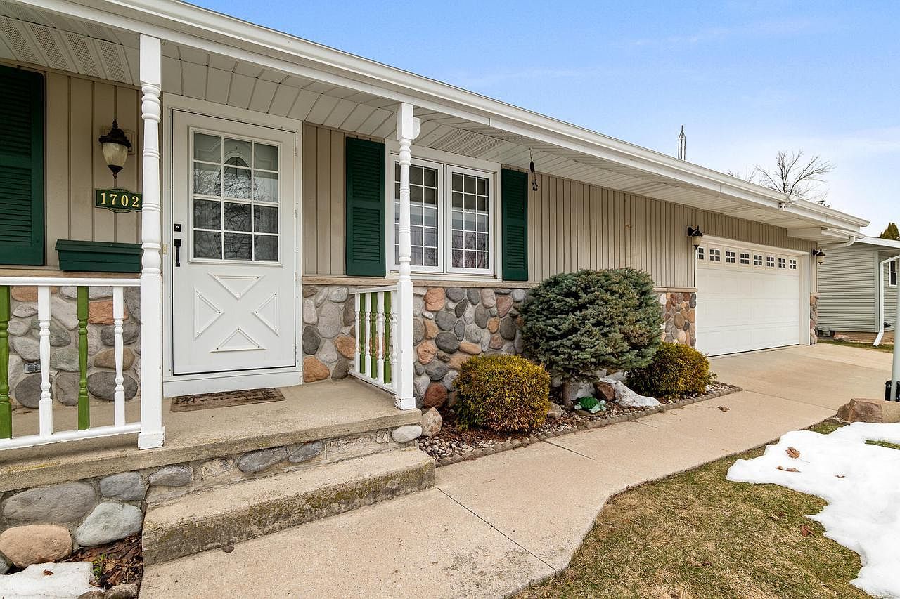 1702 S 25th St Manitowoc, WI 54220 - Thumbnail 3