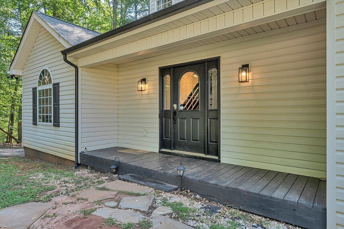 709 Forest Lawn Dr Moneta, VA 24121 - Thumbnail 3