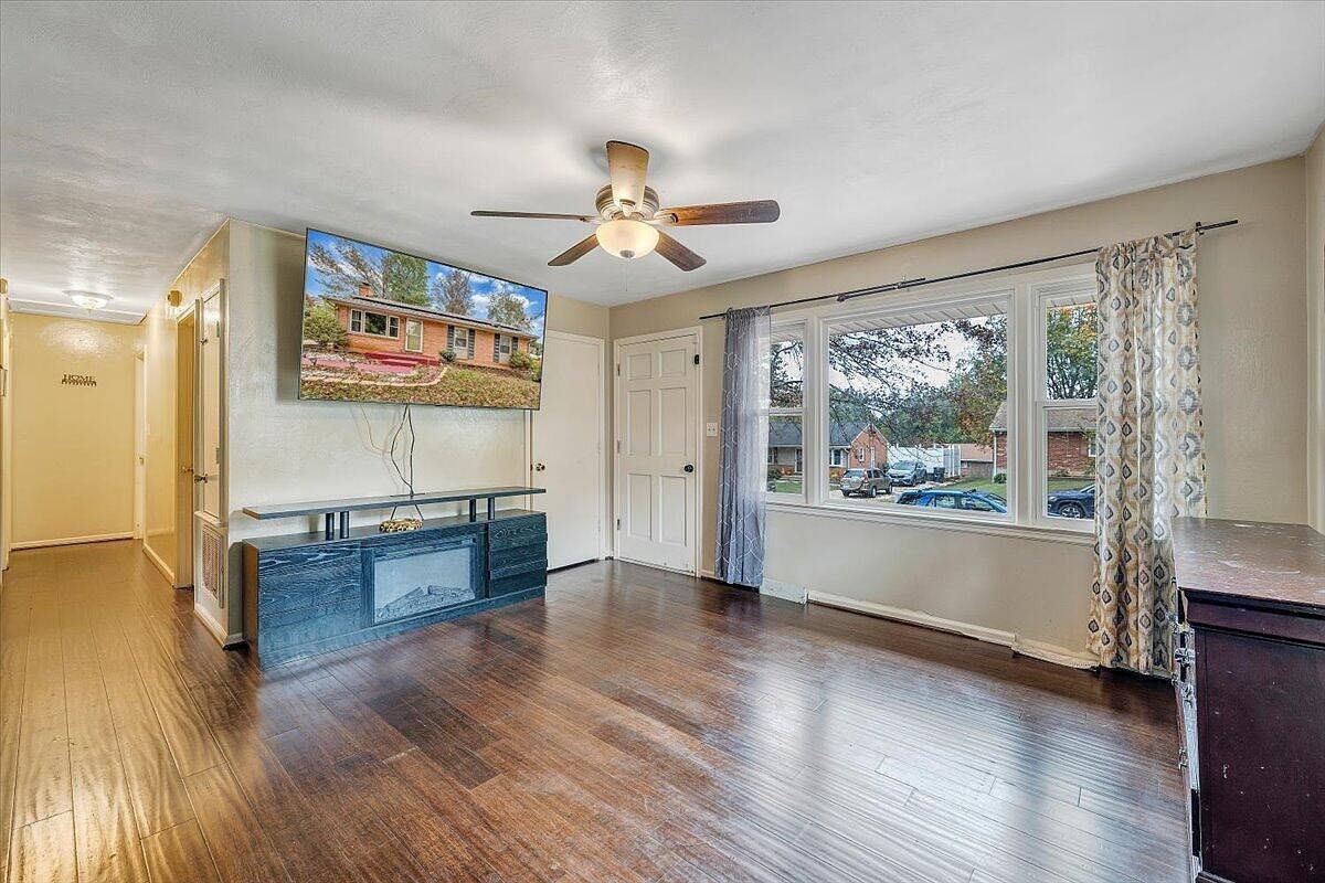 4758 Jacklin Dr NE Roanoke, VA 24019 - Thumbnail 3