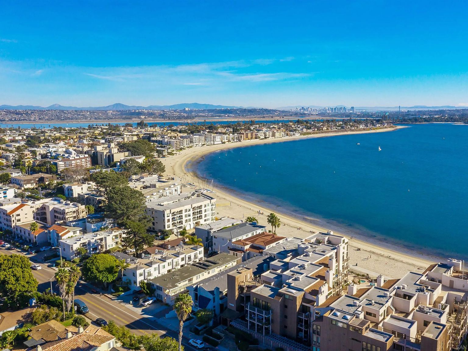 2002 Missouri St UNIT 6 San Diego, CA 92109 - Thumbnail 3