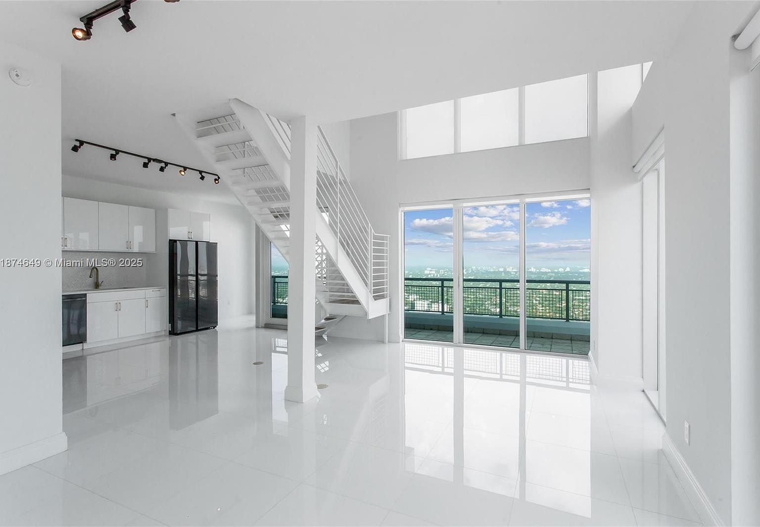 60 SW 13th St APT 4413 Miami, FL 33130 - Thumbnail 3