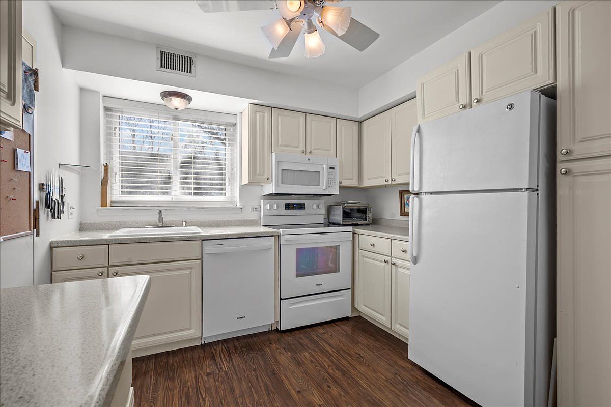 429 Elm St APT 5J Deerfield, IL 60015 - Thumbnail 3