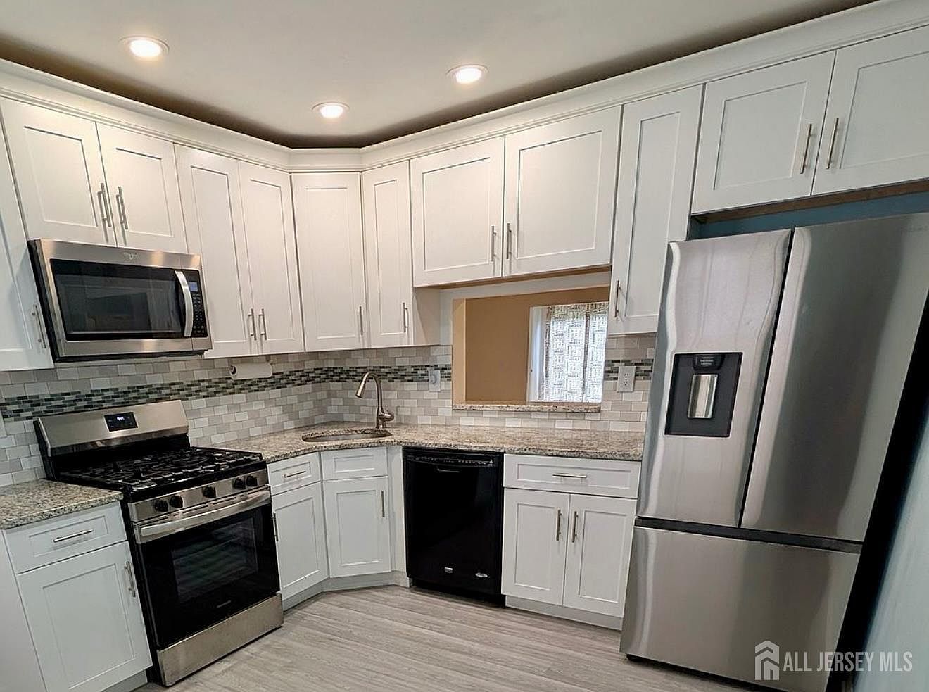 388 Danbury Ln East Brunswick, NJ 08816 - Thumbnail 3