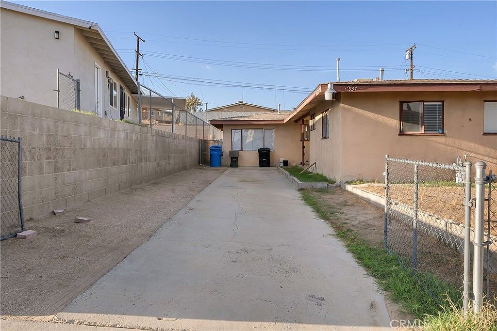 937 E Elizabeth St Barstow, CA 92311 - Thumbnail 3