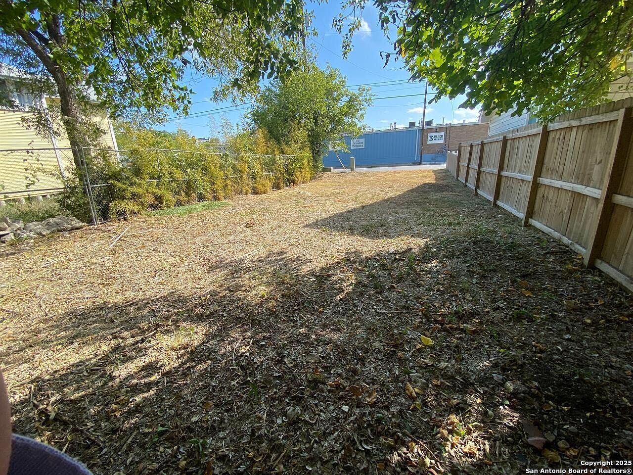 423 N Hackberry St San Antonio, TX 78202 - Thumbnail 3