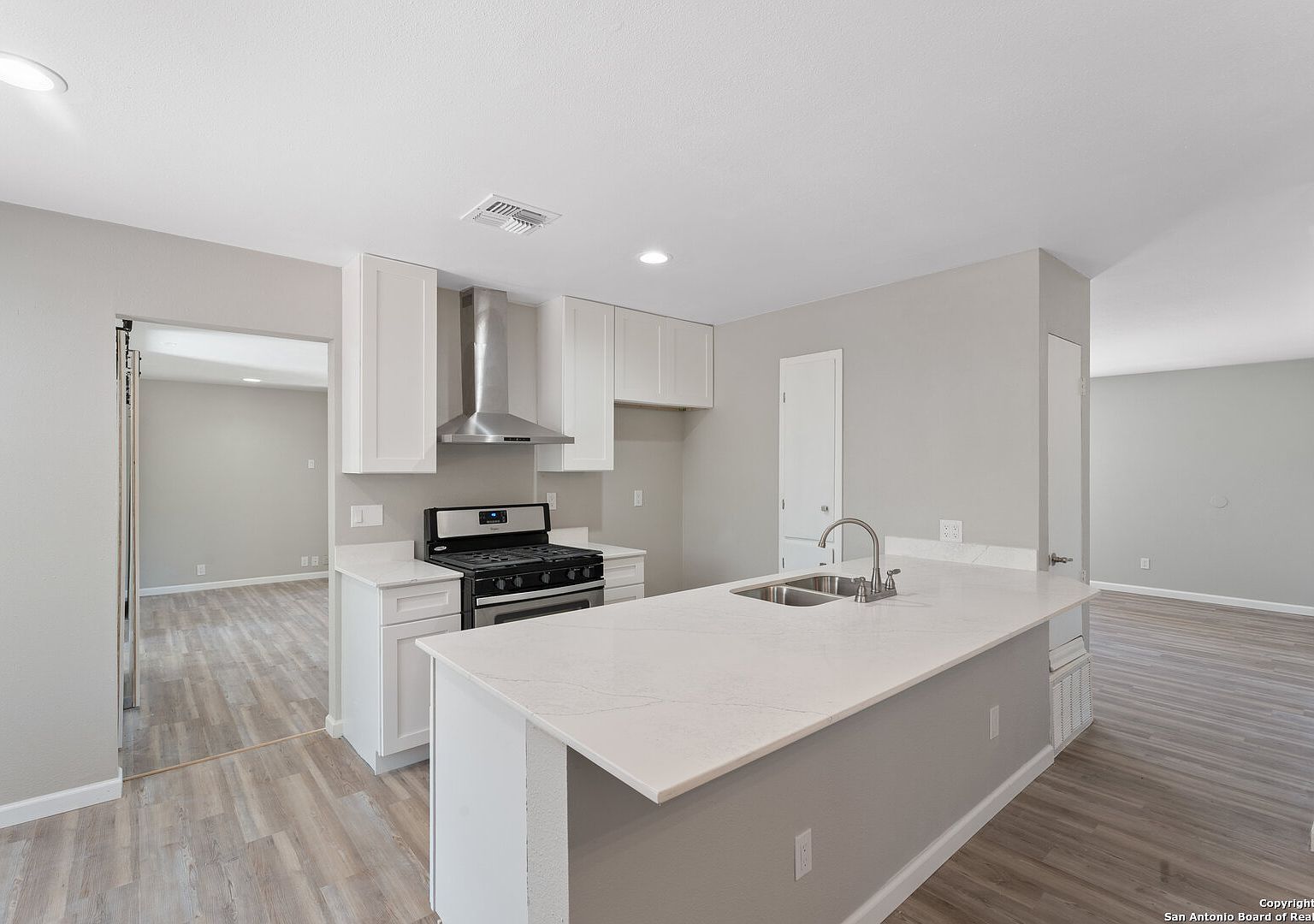 122 Zeuty St San Antonio, TX 78227 - Thumbnail 3