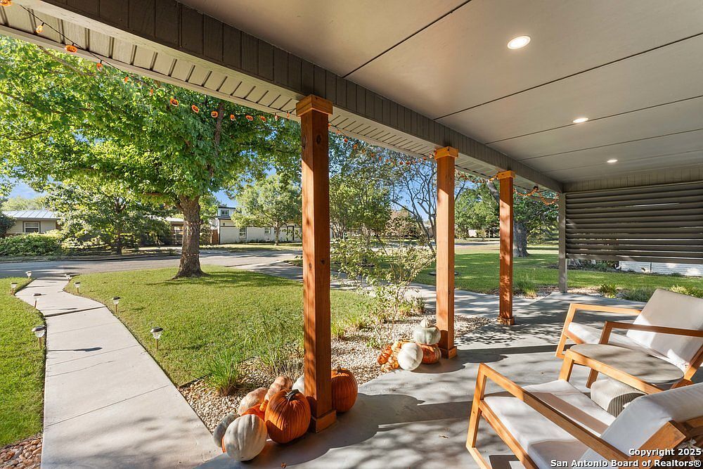 623 E Nottingham Dr San Antonio, TX 78209 - Thumbnail 3