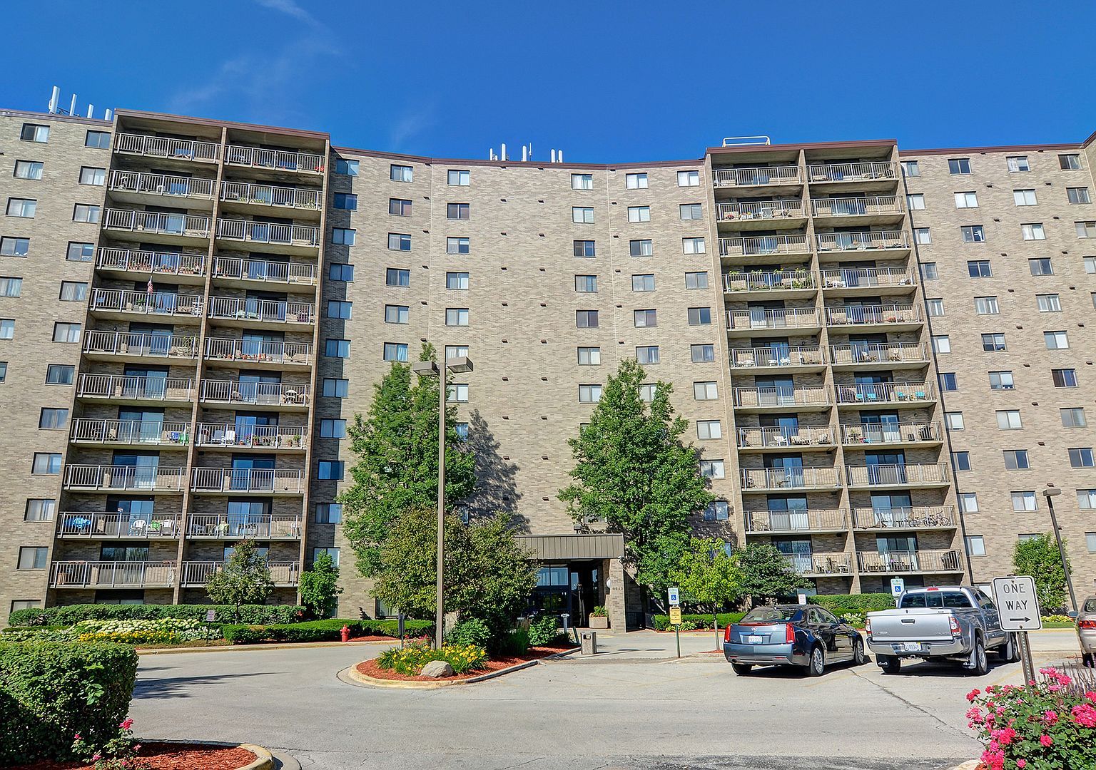 6340 Americana Dr APT 414 Willowbrook, IL 60527 - Thumbnail 3