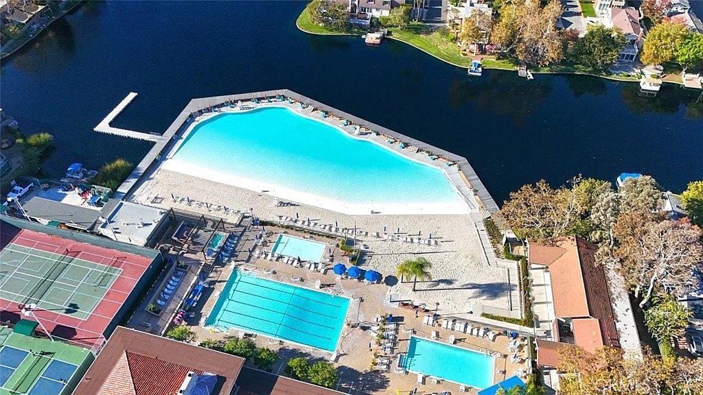 24751 Woodhill Ln Lake Forest, CA 92630 - Thumbnail 3