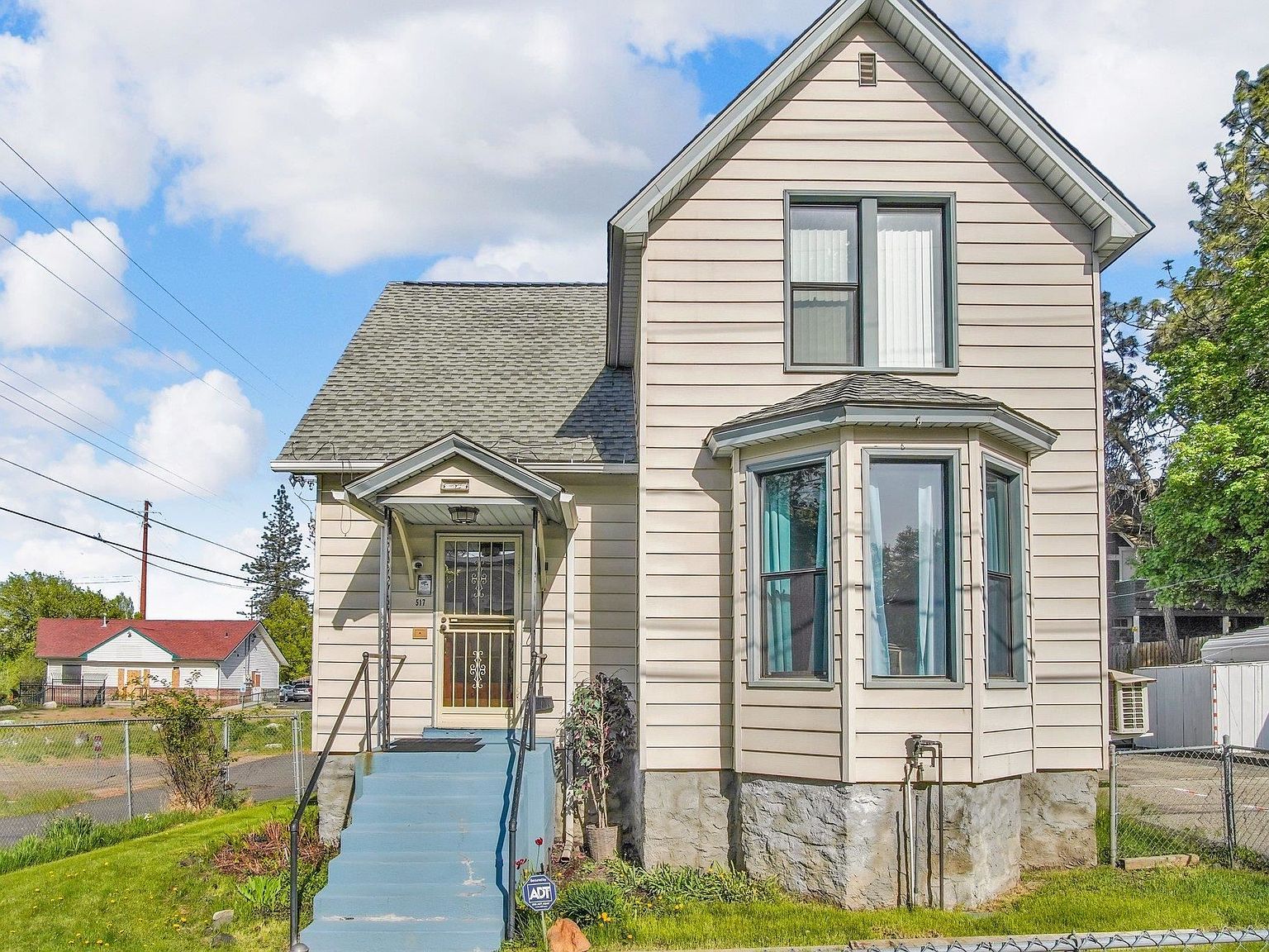 517 S Maple St Spokane, WA 99204 - Thumbnail 3