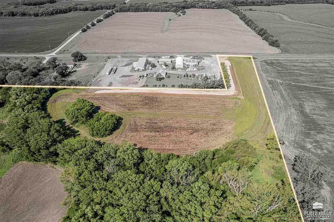 3300 Fair Rd Abilene, KS 67410 - Thumbnail 3