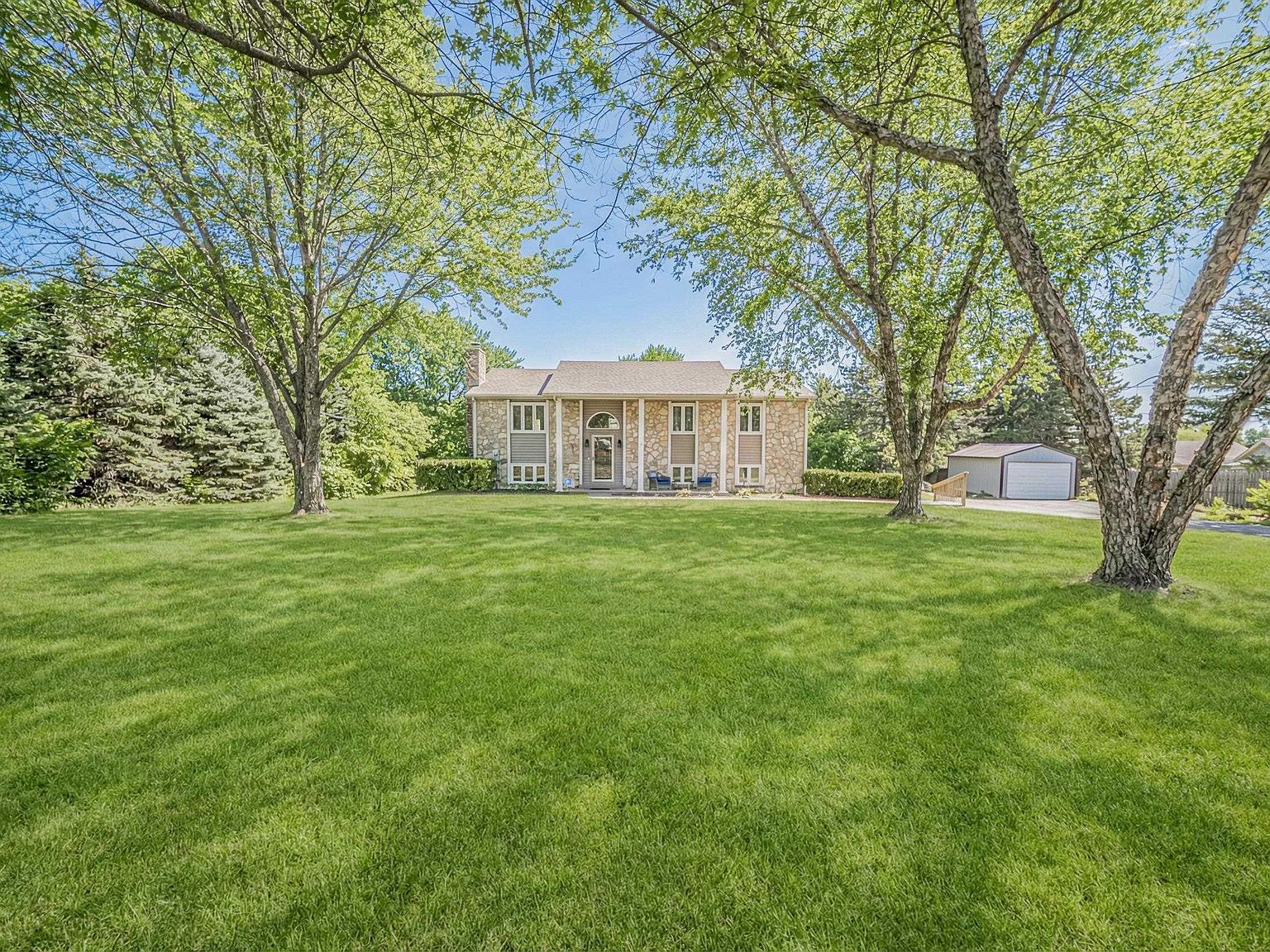 3223 Weaver Dr Milford, KS 66514 - Thumbnail 3