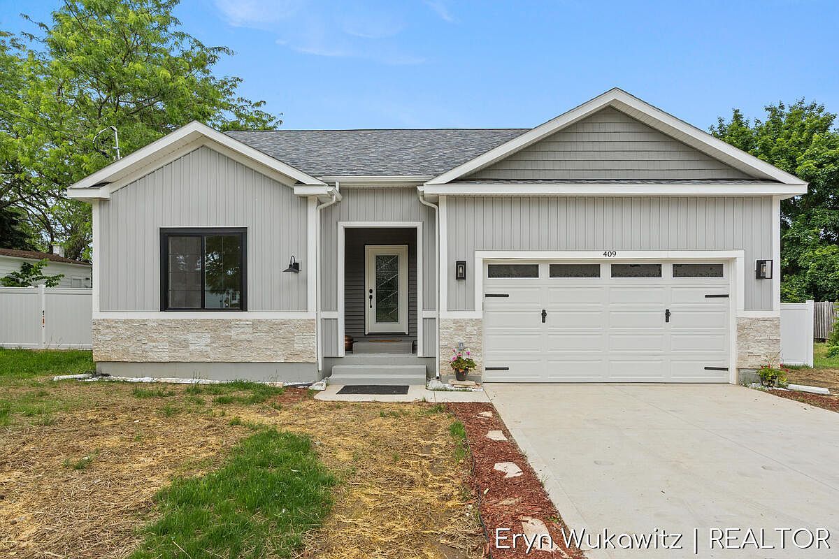 409-6 Mile Rd NW Comstock Park, MI 49321 - Thumbnail 3