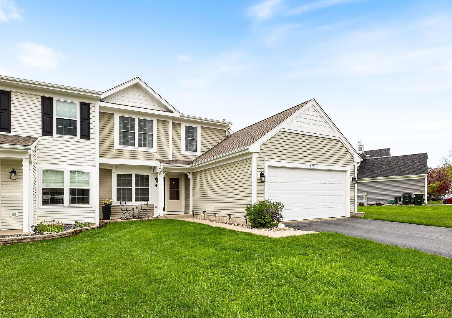 909 Fox Chase Dr Round Lake Beach, IL 60073 - Thumbnail 3