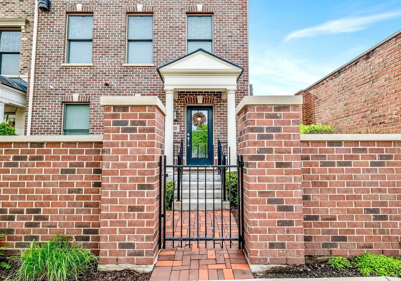 110 S Washington St Wheaton, IL 60187 - Thumbnail 3