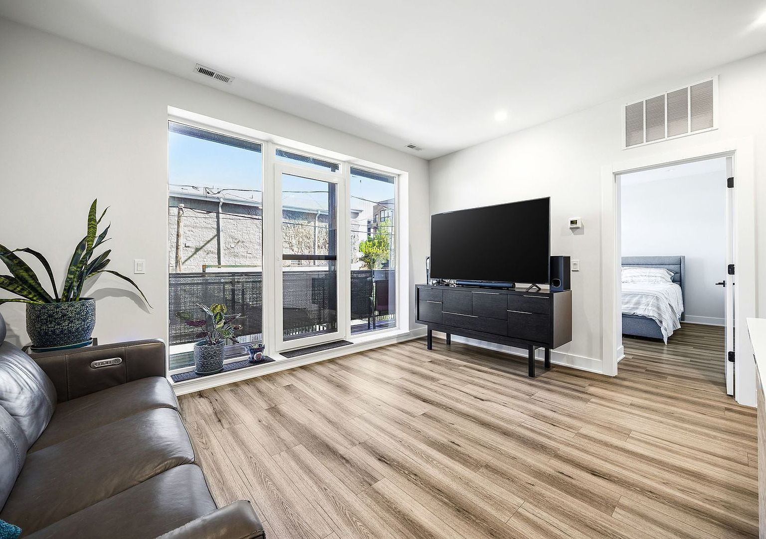 35 S Hoyne Ave #1B Chicago, IL 60612 - Thumbnail 3
