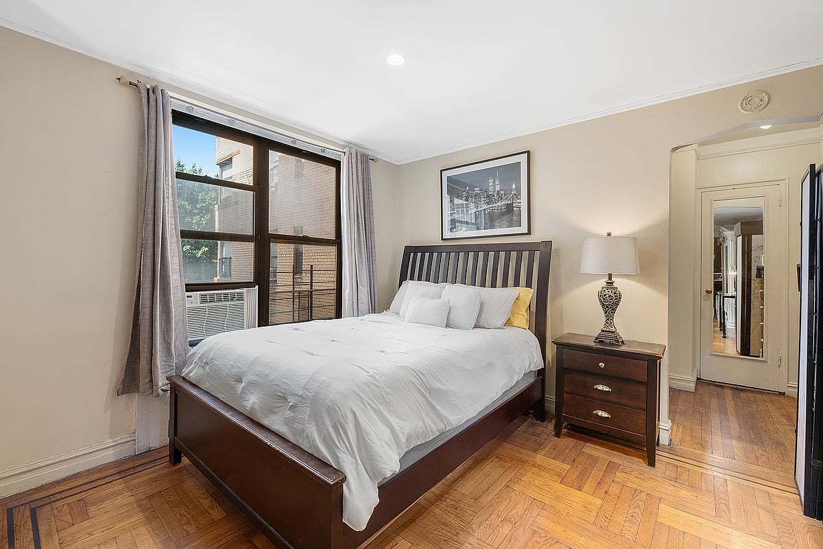860 Grand Concourse APT 4J Bronx, NY 10451 - Thumbnail 3