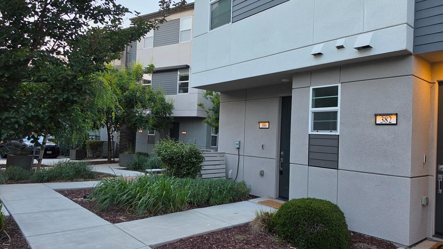 386 Rhythm Ln Hayward, CA 94544 - Thumbnail 3