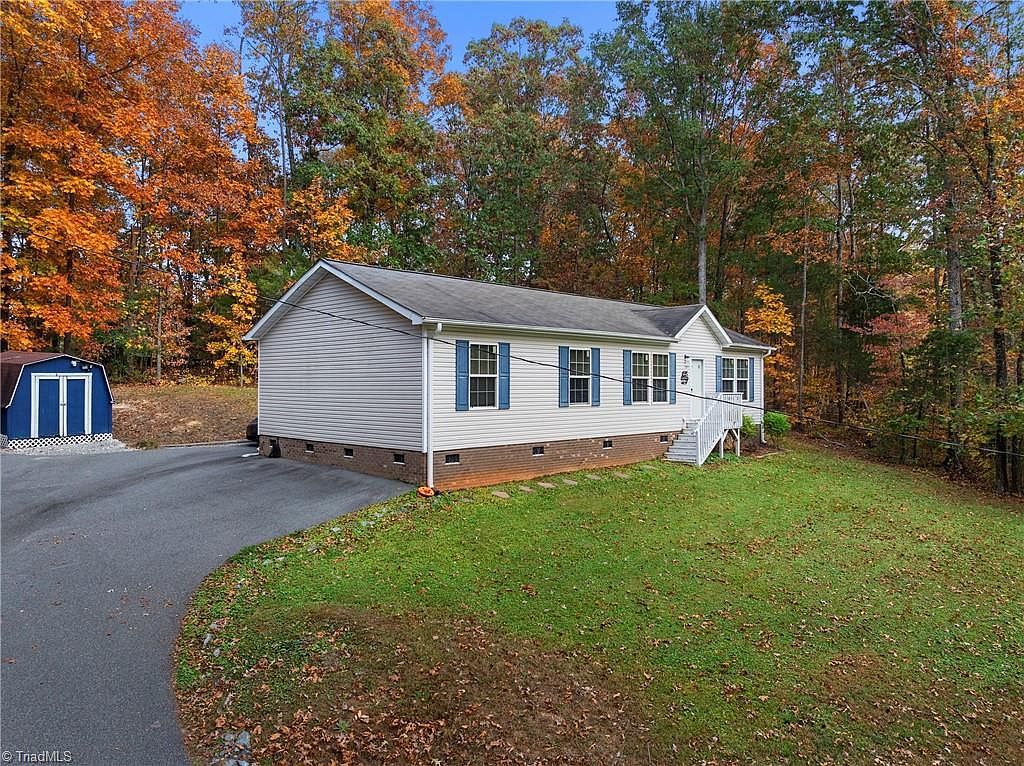 189 Panther Ln Thomasville, NC 27360 - Thumbnail 3