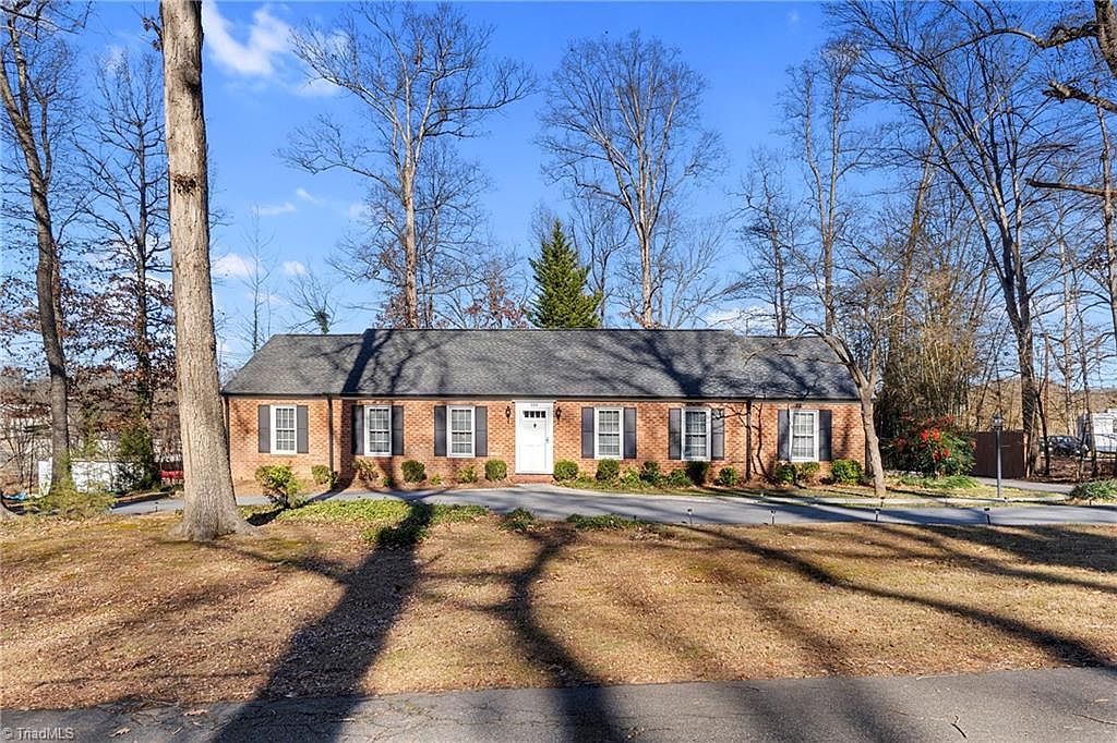 224 Lake Dr E Thomasville, NC 27360 - Thumbnail 3