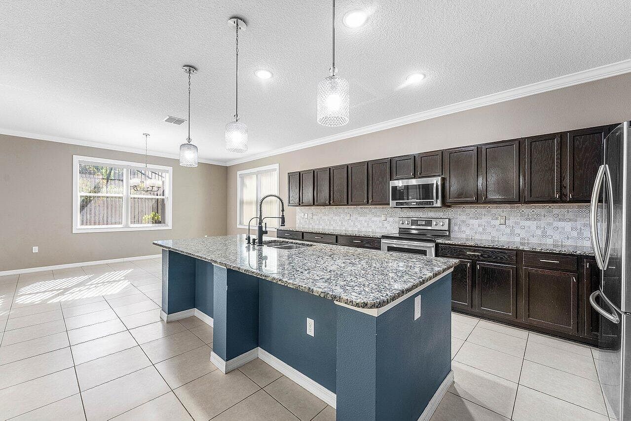 1842 SW Lofgren Ave Port Saint Lucie, FL 34953 - Thumbnail 3