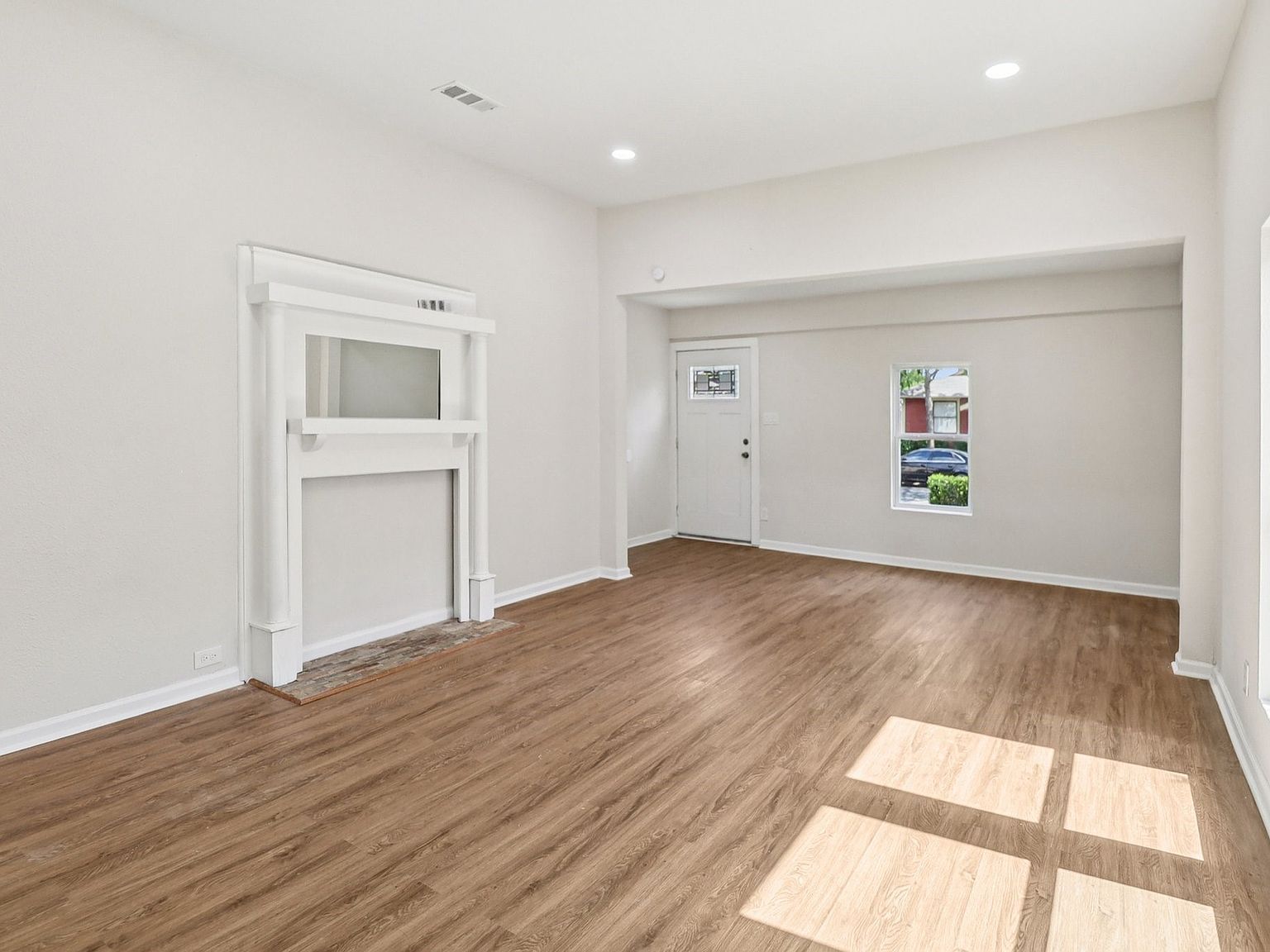 403 S Willomet Ave Dallas, TX 75208 - Thumbnail 3