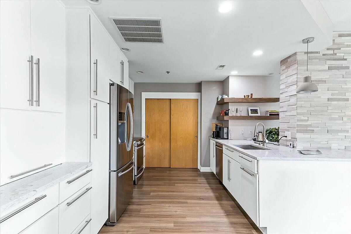 196 S Grant Ave APT 307 Columbus, OH 43215 - Thumbnail 3