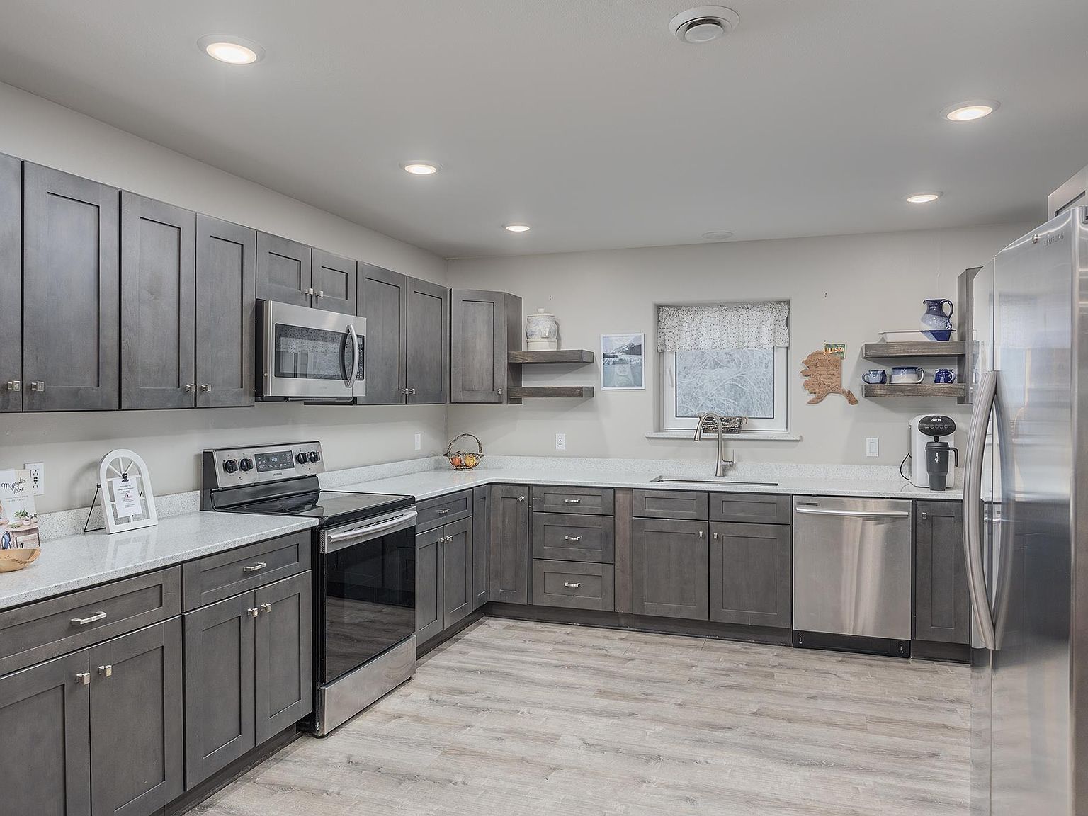 1983 Chena Point Ave Fairbanks, AK 99709 - Thumbnail 3