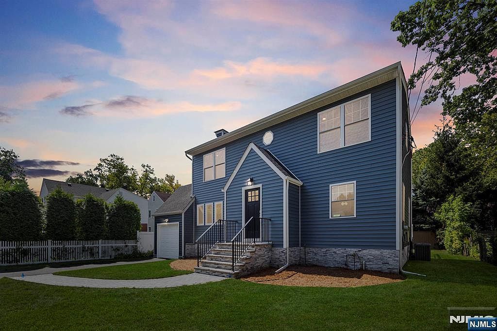 296 Pine St Teaneck, NJ 07666 - Thumbnail 3