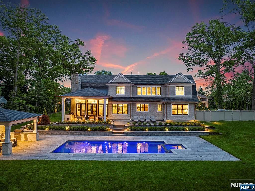 396 Knollwood Rd Ridgewood, NJ 07450 - Thumbnail 3