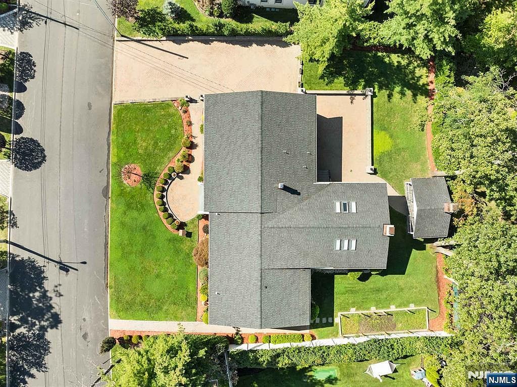 662 Summit St Englewood Cliffs, NJ 07632 - Thumbnail 3