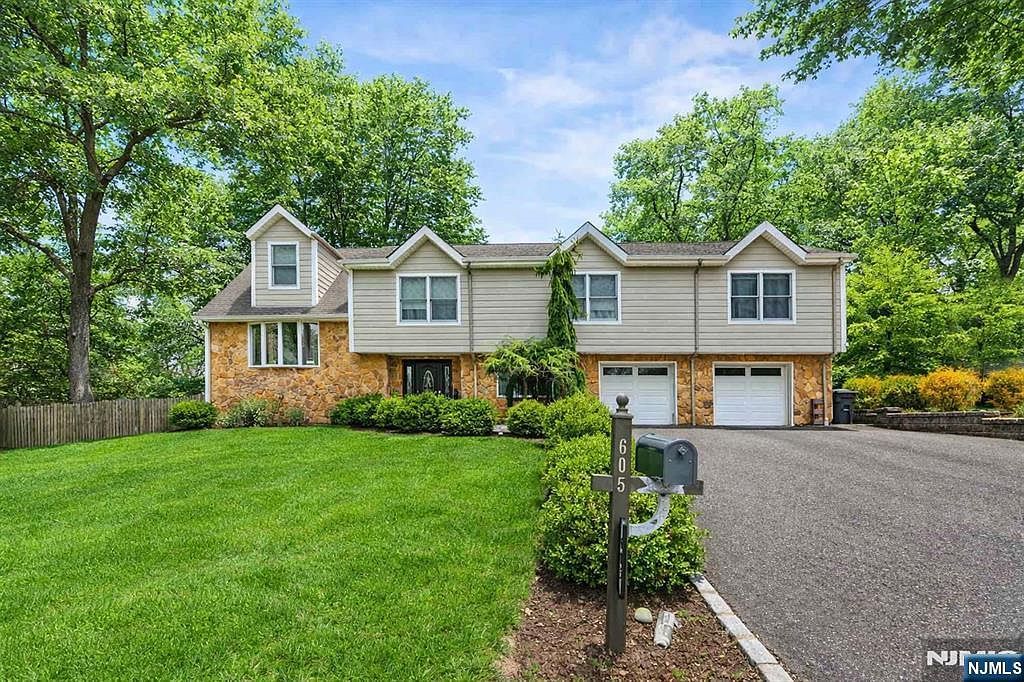 605 Gladys Ct Northvale, NJ 07647 - Thumbnail 3