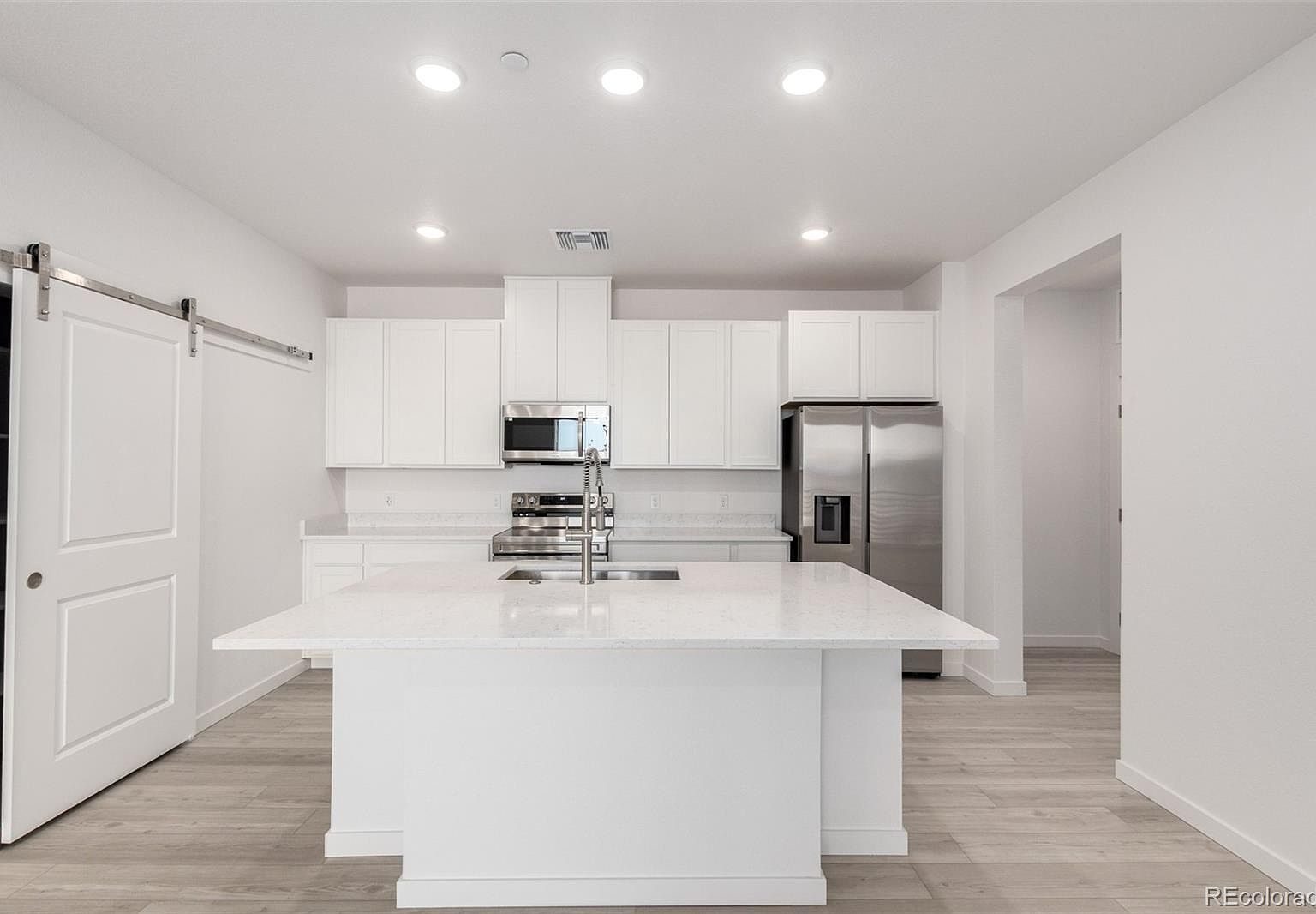 6153 N Ceylon St Building 4-303 Denver, CO 80249 - Thumbnail 3