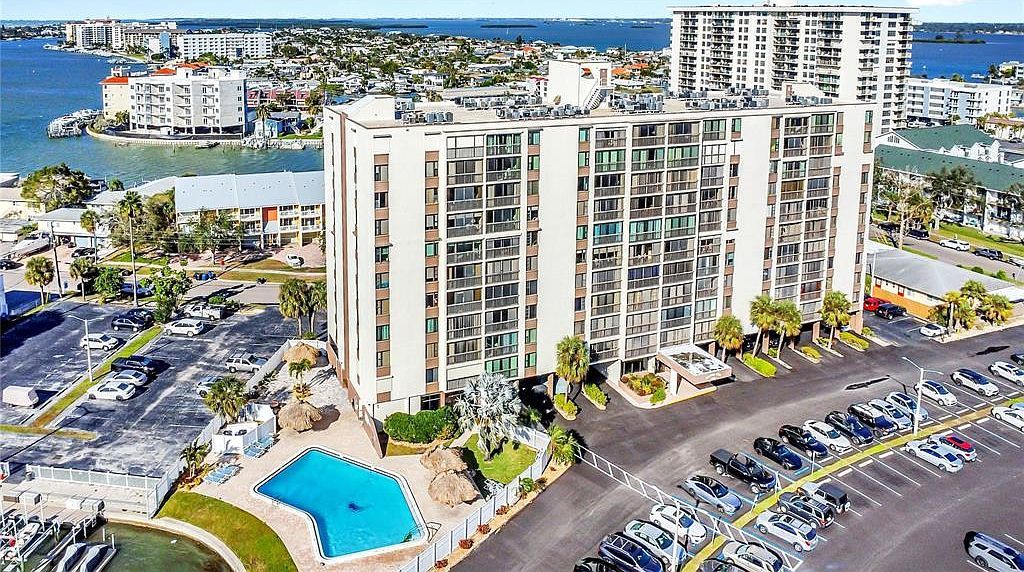 255 Dolphin Poin APT 407 Clearwater Beach, FL 33767 - Thumbnail 3