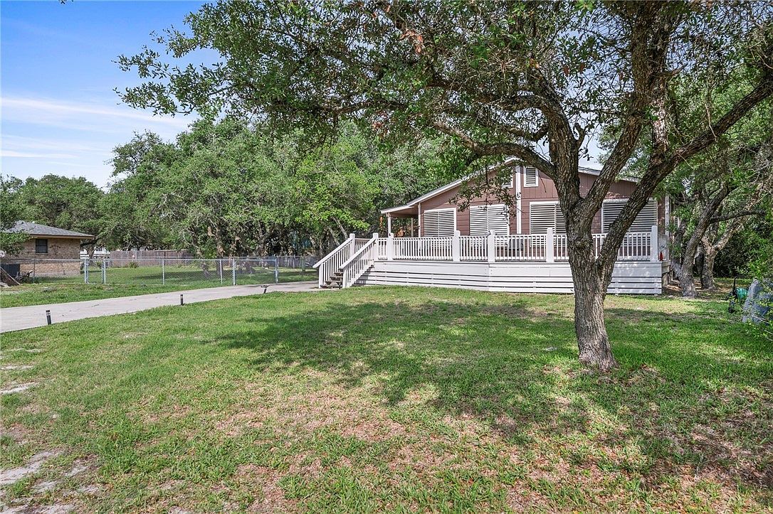 245 Griffith Dr Rockport, TX 78382 - Thumbnail 3