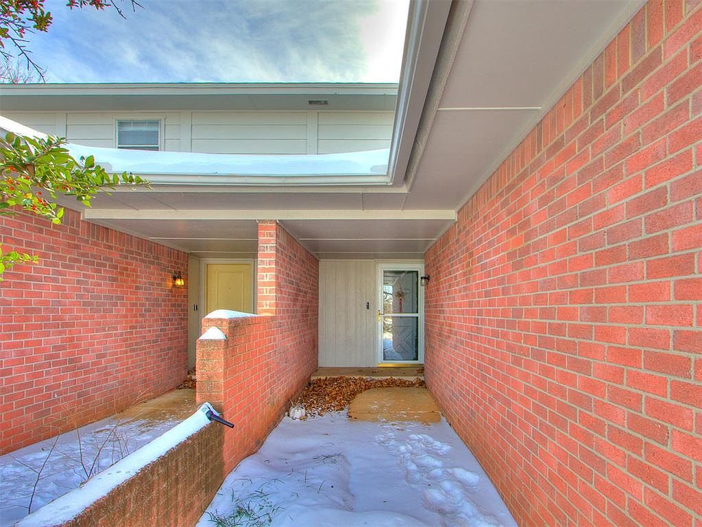 6916 Woodlake Dr Oklahoma City, OK 73132 - Thumbnail 3