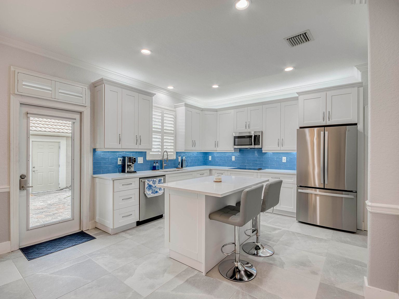 8042 Murano Cir Palm Beach Gardens, FL 33418 - Thumbnail 3