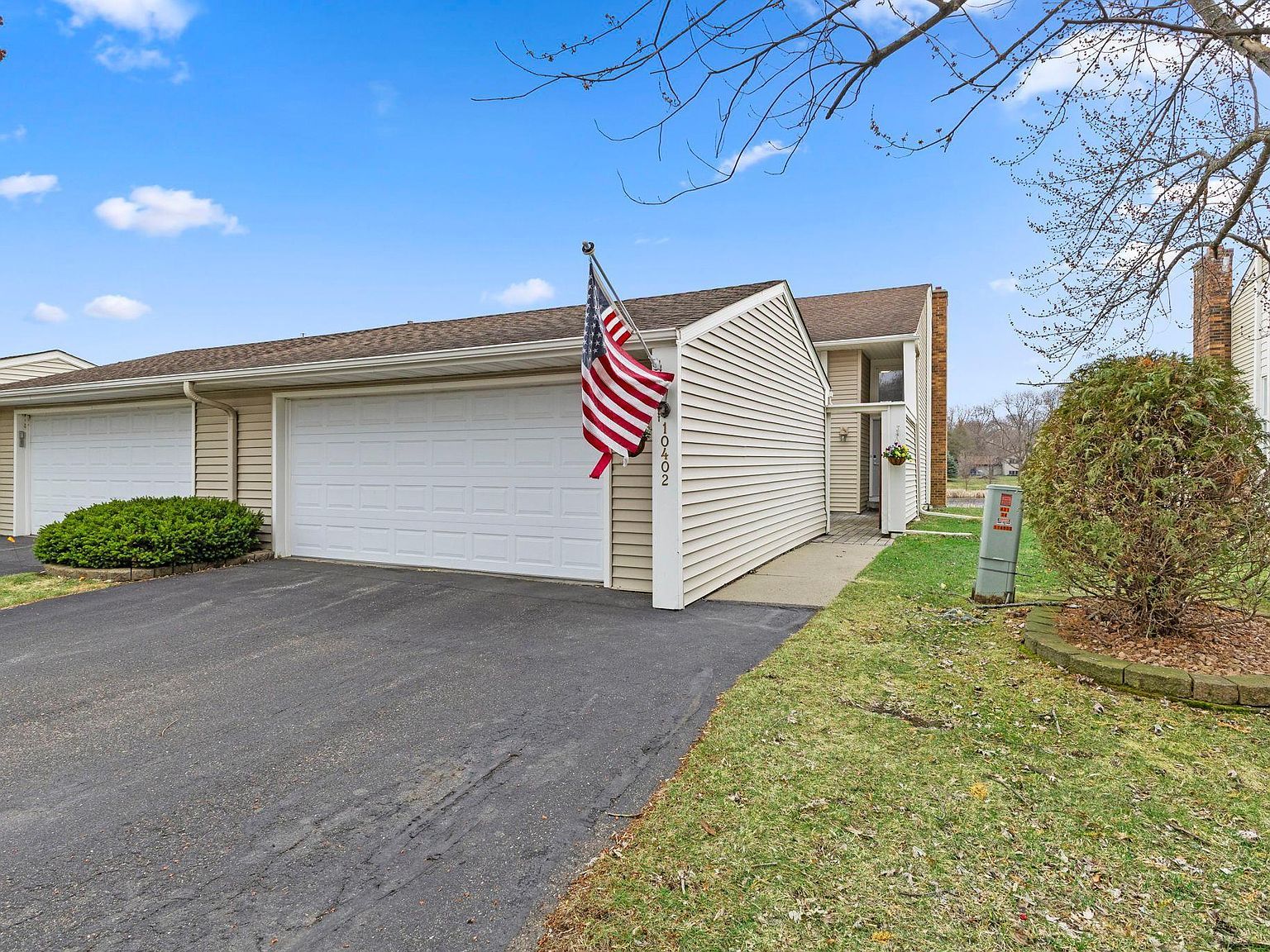 10402 Yorktown Ln N Maple Grove, MN 55369 - Thumbnail 3