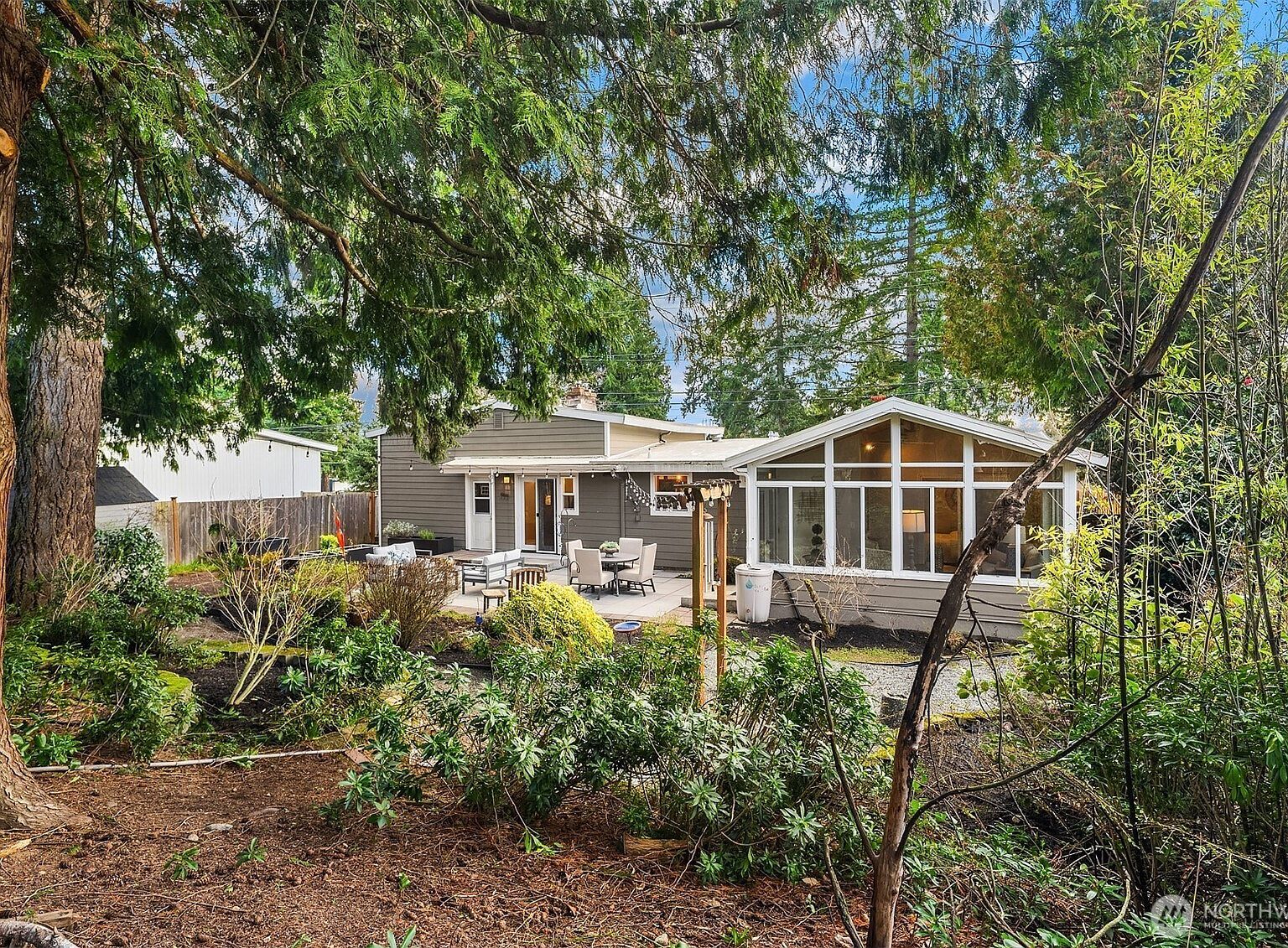 16042 Lake Hills Blvd Bellevue, WA 98008 - Thumbnail 3