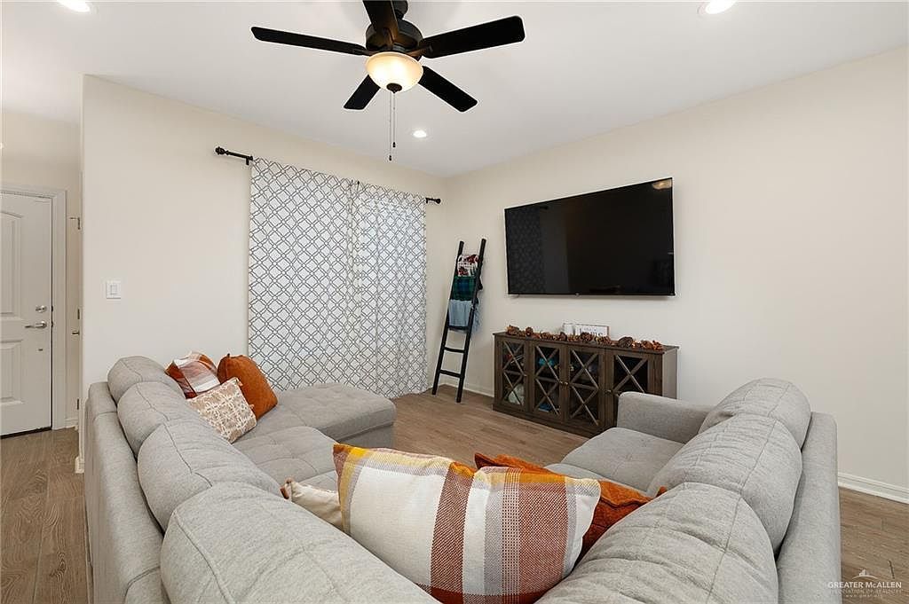 2702 N Rocky Rose Ave Edinburg, TX 78541 - Thumbnail 3