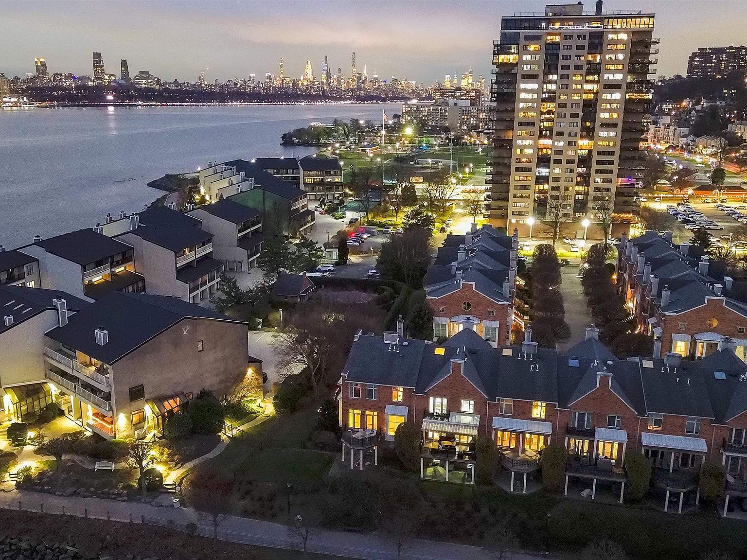 119 Hudson Cv Edgewater, NJ 07020 - Thumbnail 3