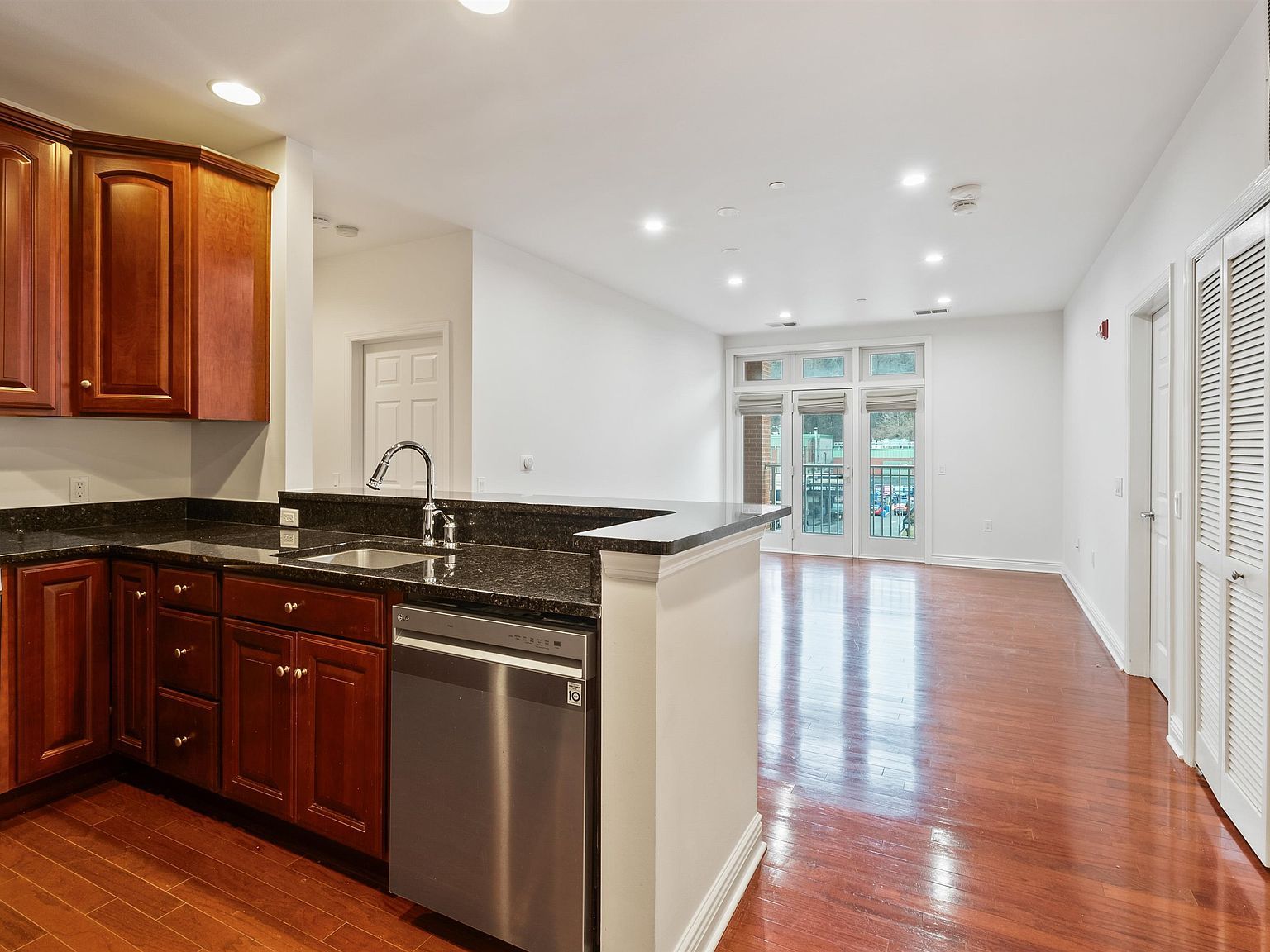 7400 River Rd APT 317 North Bergen, NJ 07047 - Thumbnail 3