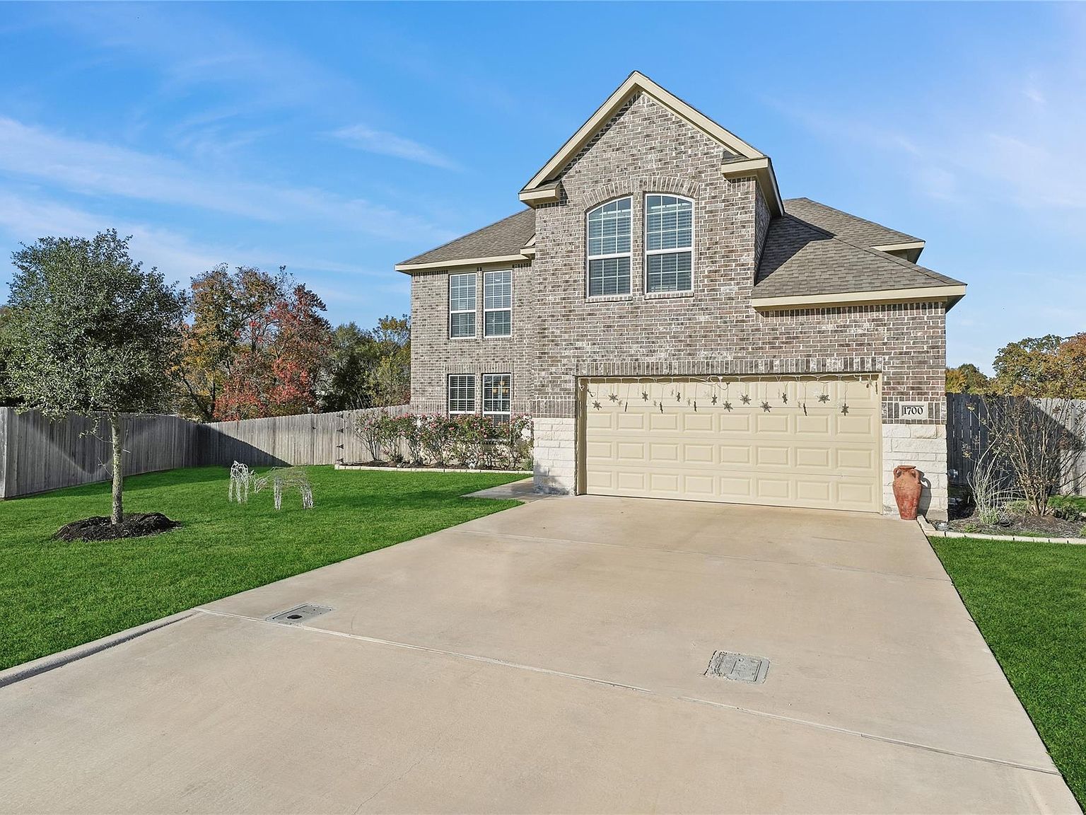 1700 Twin Oaks Cir Brenham, TX 77833 - Thumbnail 3