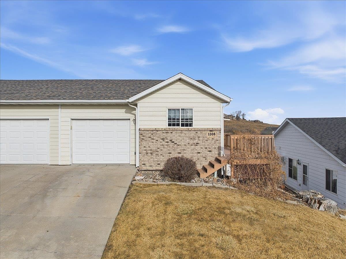 1308 Sydney Dr Rapid City, SD 57701 - Thumbnail 3