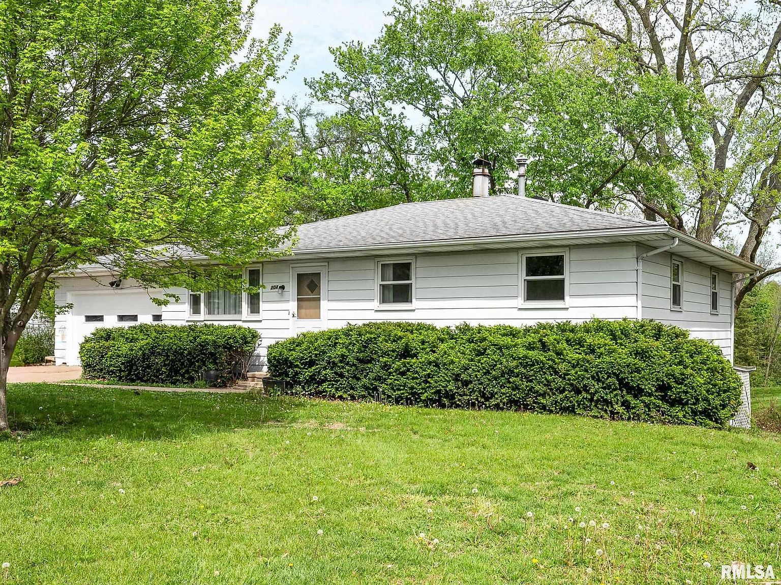 204 Clover Ave East Peoria, IL 61611 - Thumbnail 3