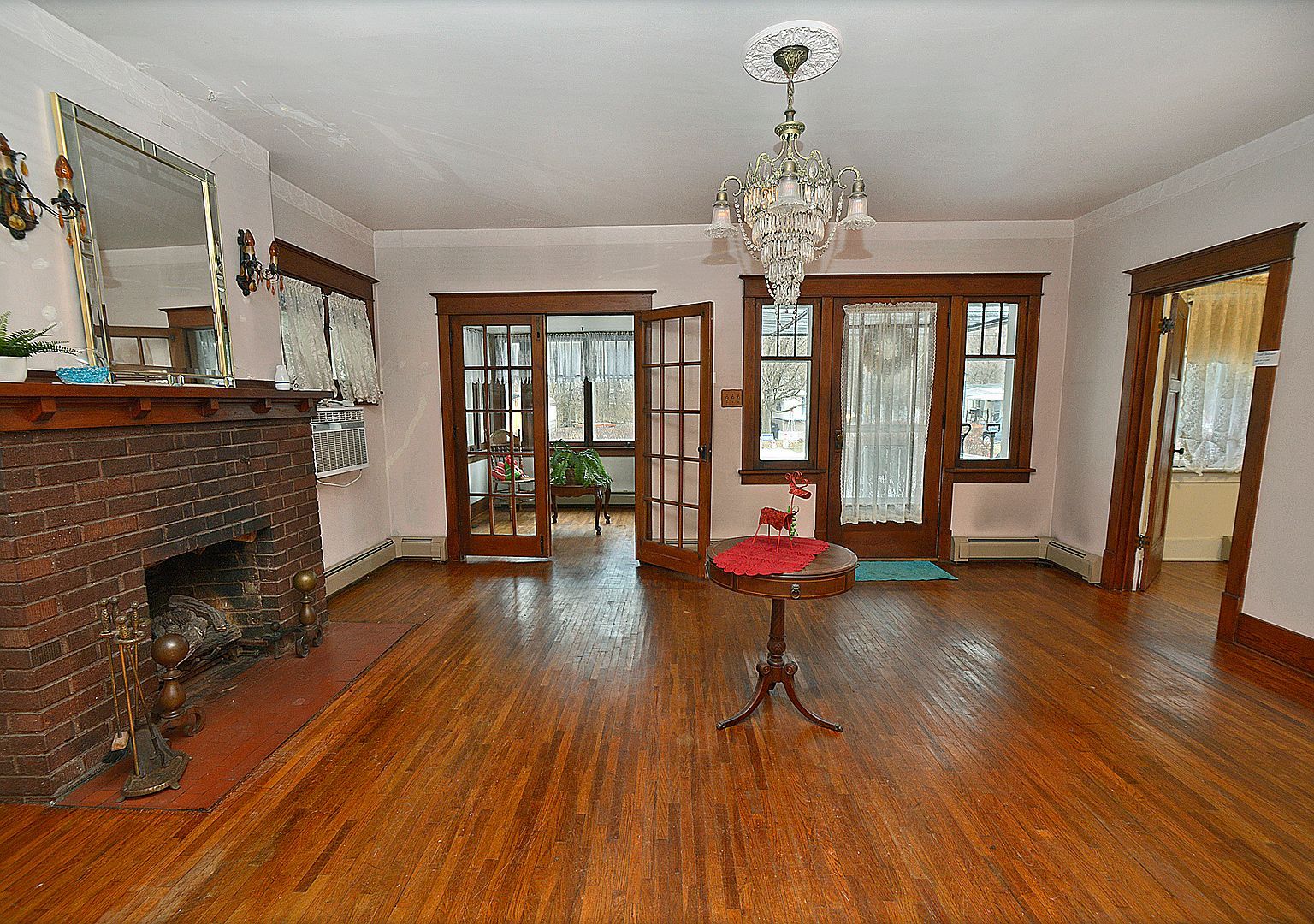 221 E Grove St Utica, IL 61373 - Thumbnail 3